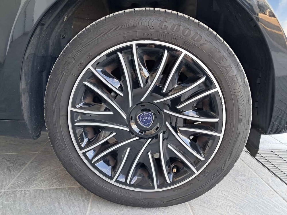 Lancia Ypsilon usata a Asti (13)