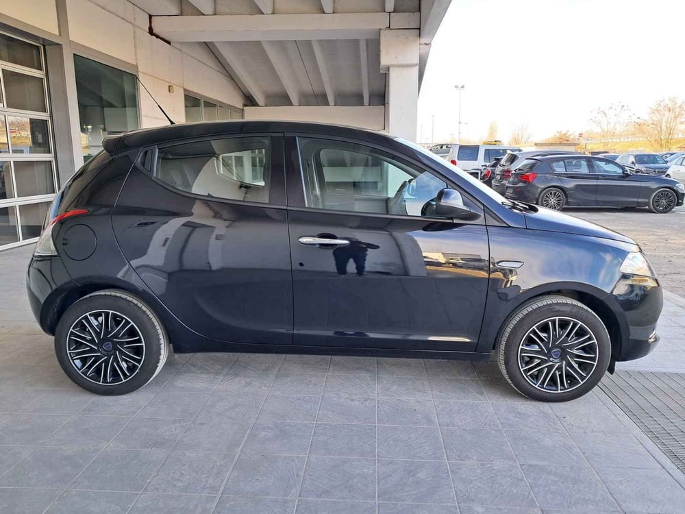 Lancia Ypsilon usata a Asti (5)