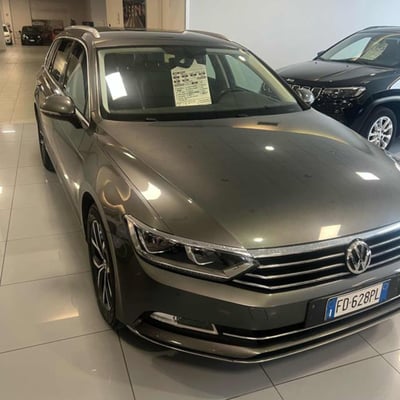 Volkswagen Passat Variant 2.0 TDI DSG Executive BlueMotion Tech.  del 2016 usata a Cento