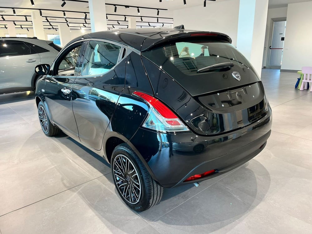 Lancia Ypsilon nuova a Milano (6)