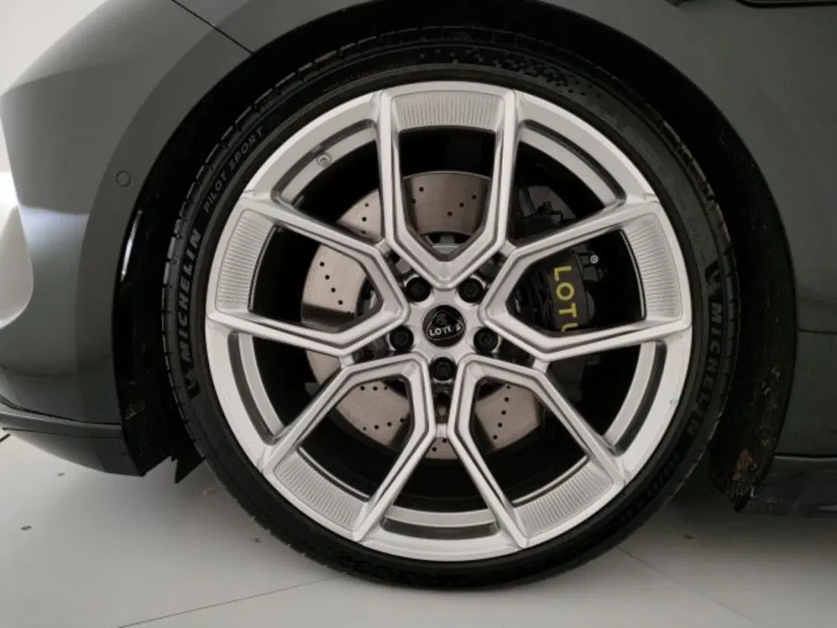 Lotus Emeya nuova a Modena (5)