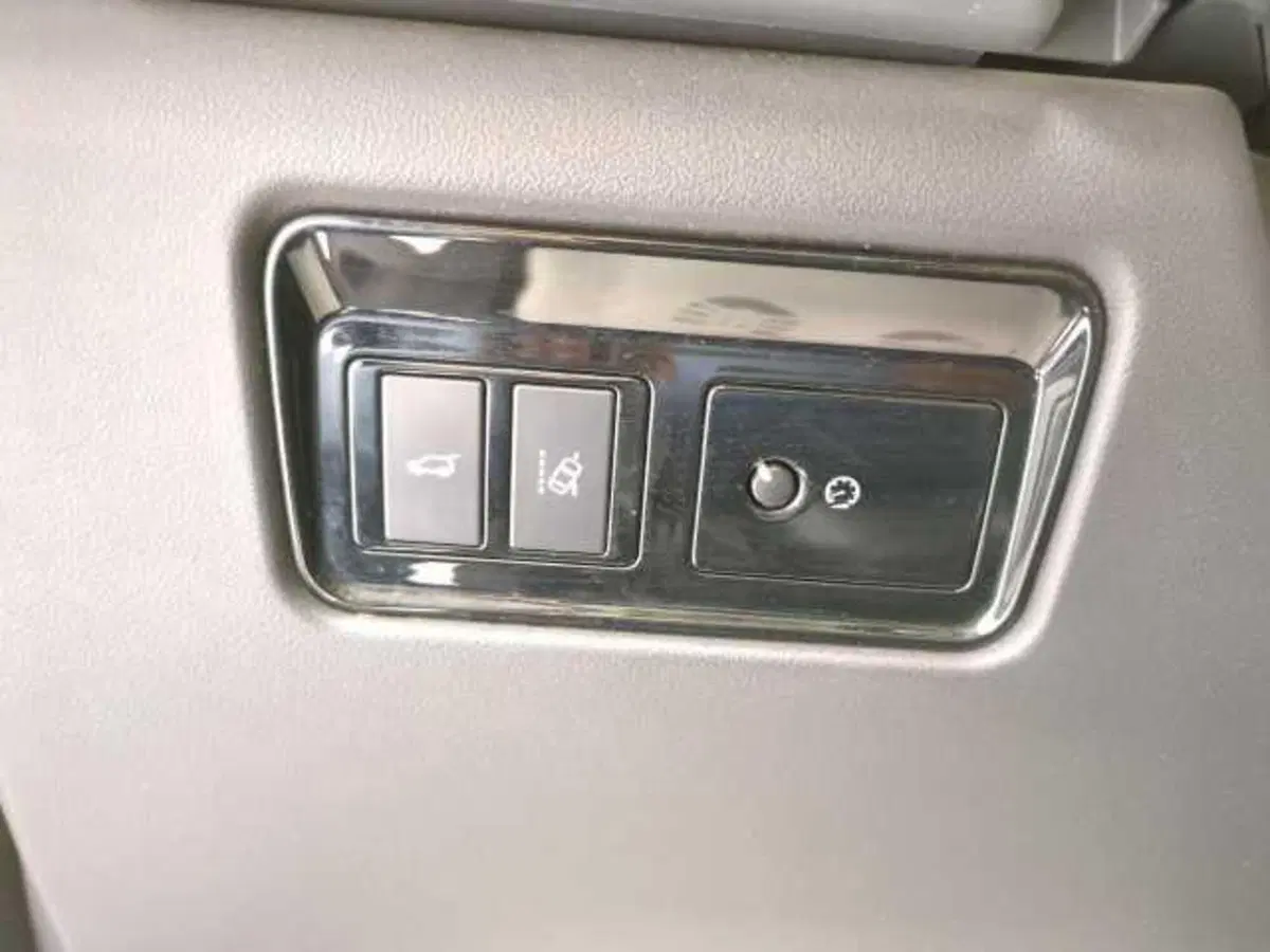 Jaguar F-Pace usata a Avellino (18)