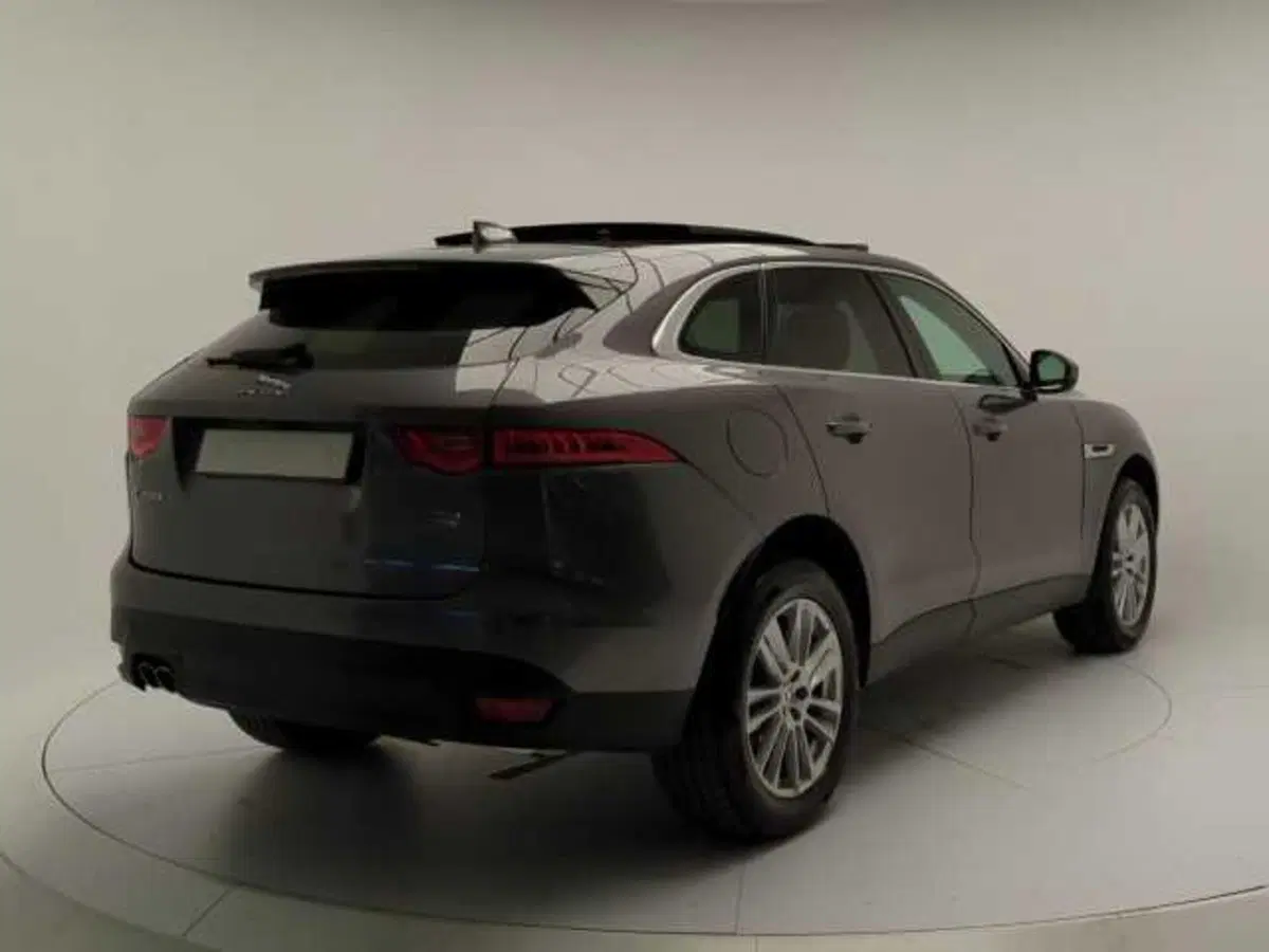 Jaguar F-Pace usata a Avellino (7)