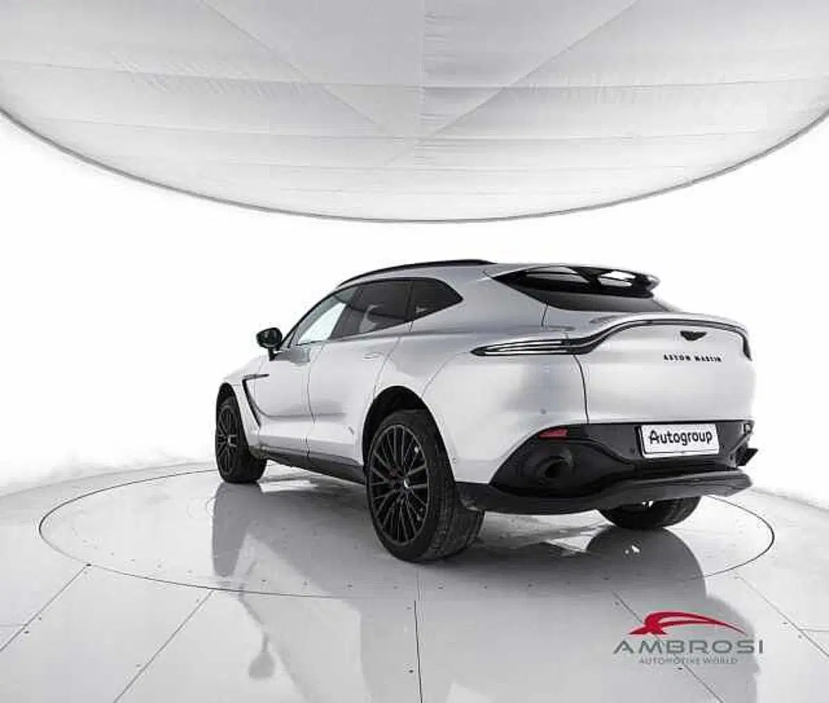 Aston Martin DBX usata a Viterbo (4)