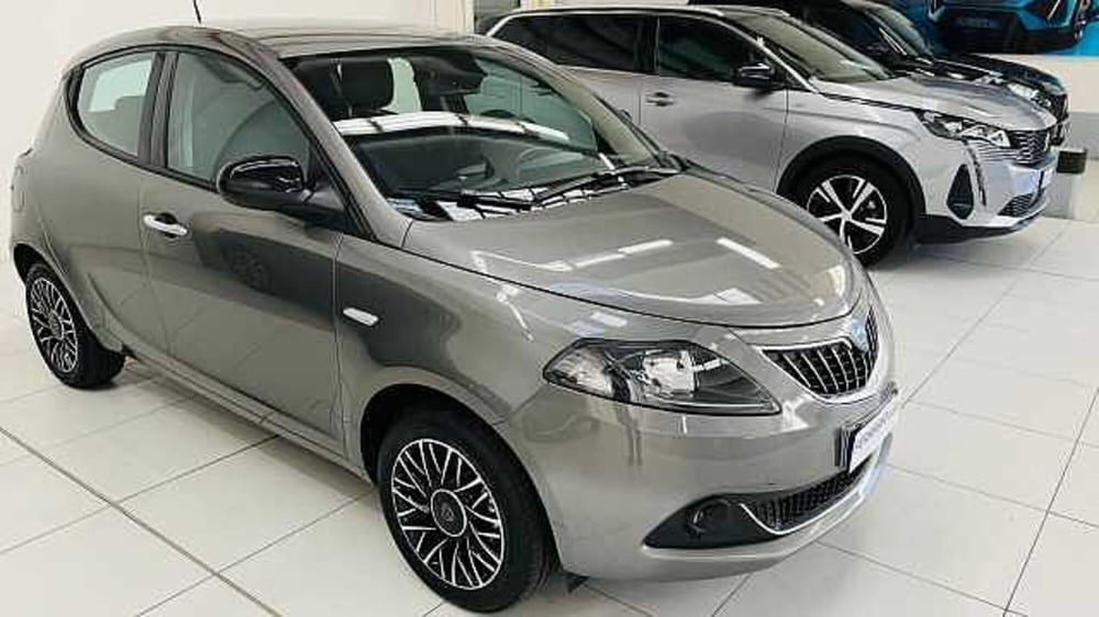 Lancia Ypsilon usata a Milano (3)