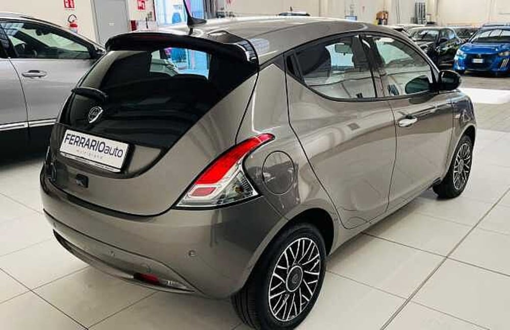 Lancia Ypsilon usata a Milano (6)