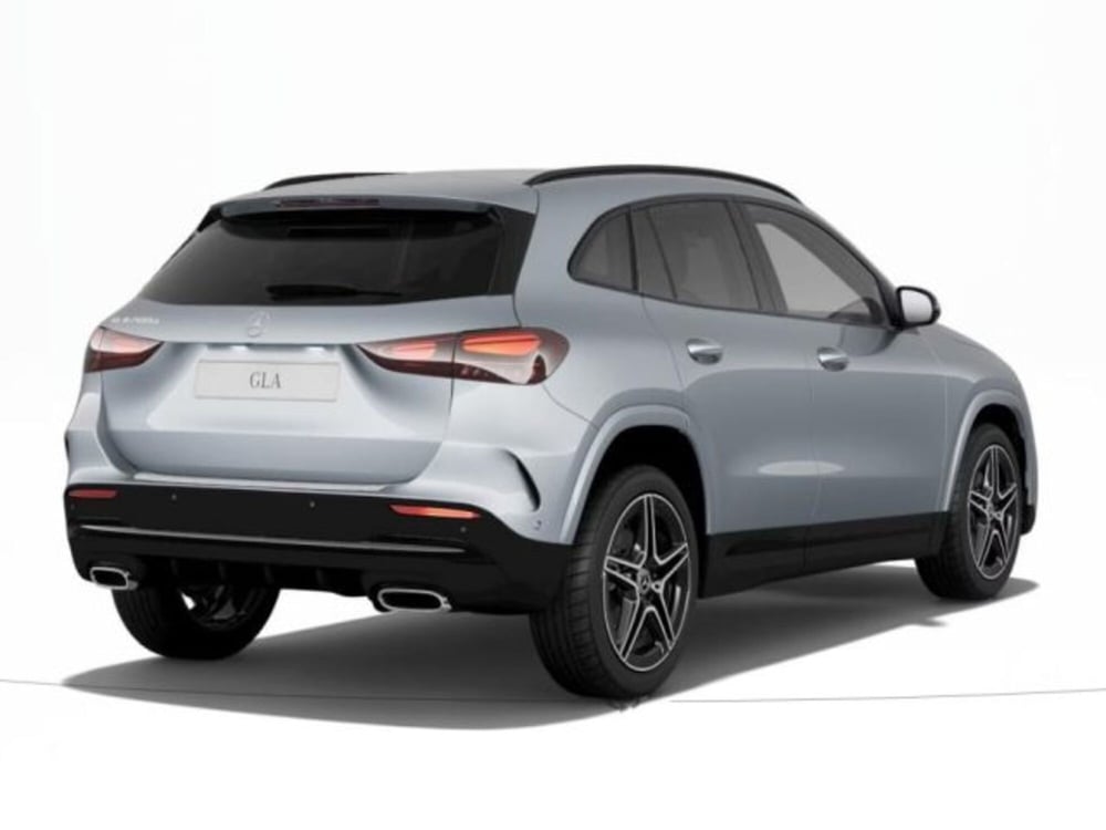 Mercedes-Benz GLA SUV nuova a Verona (2)