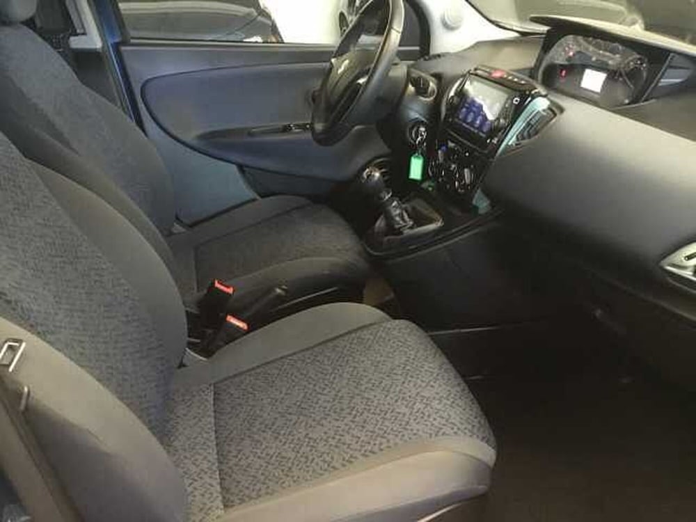 Lancia Ypsilon usata a Varese (15)