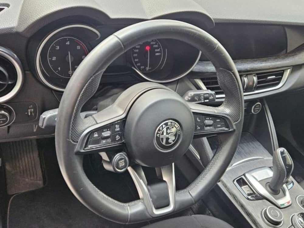 Alfa Romeo Stelvio usata a Napoli (11)