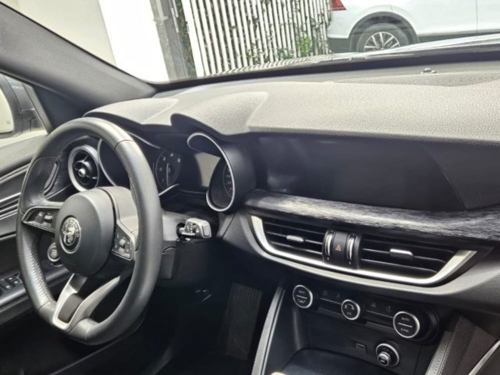 Alfa Romeo Stelvio usata a Napoli (12)