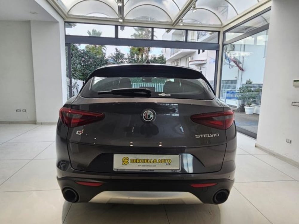 Alfa Romeo Stelvio usata a Napoli (7)