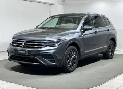 Volkswagen Tiguan Allspace 2.0 TDI SCR DSG 4MOTION Life del 2023 usata a Montagna in Valtellina