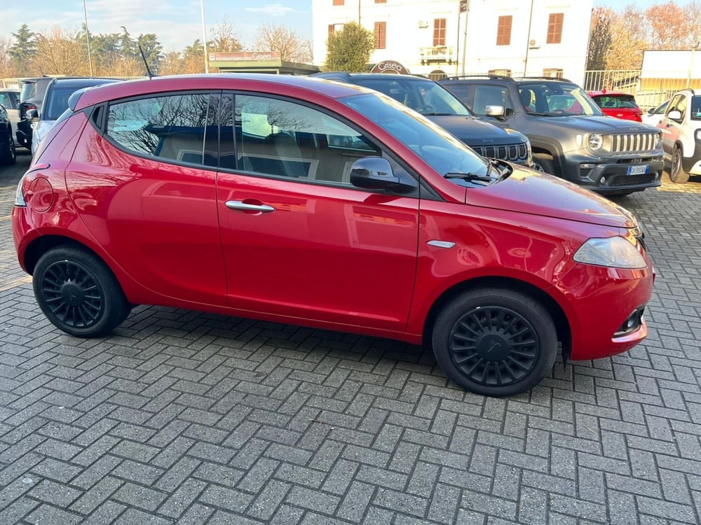 Lancia Ypsilon usata a Milano (5)