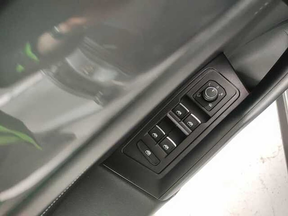 Volkswagen T-Roc nuova a Como (7)