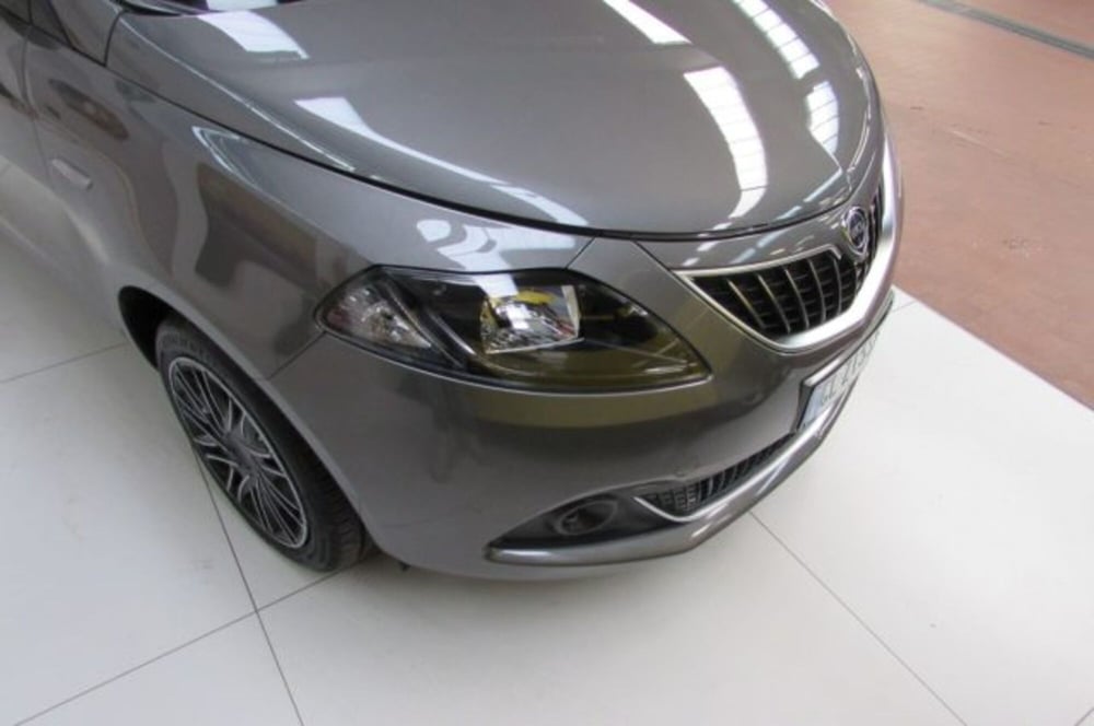 Lancia Ypsilon usata a Milano (16)