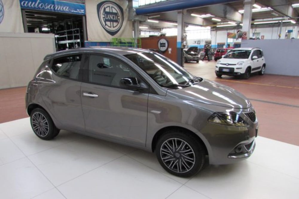 Lancia Ypsilon usata a Milano (2)