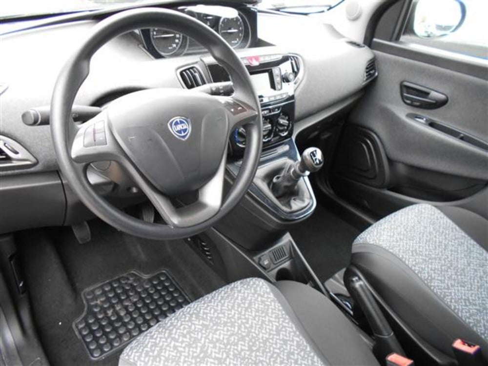 Lancia Ypsilon usata a Firenze (7)