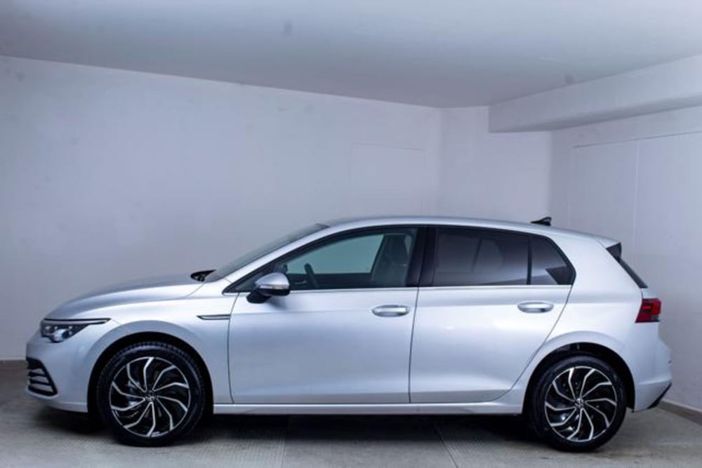 Volkswagen Golf nuova a Novara (3)