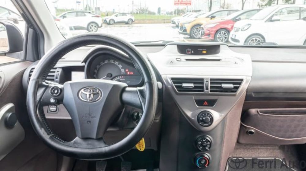 Toyota iQ usata a Padova (9)