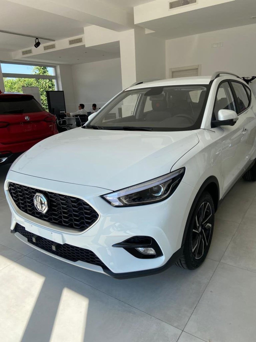 Mg ZS (2021-->) nuova a Caserta (3)