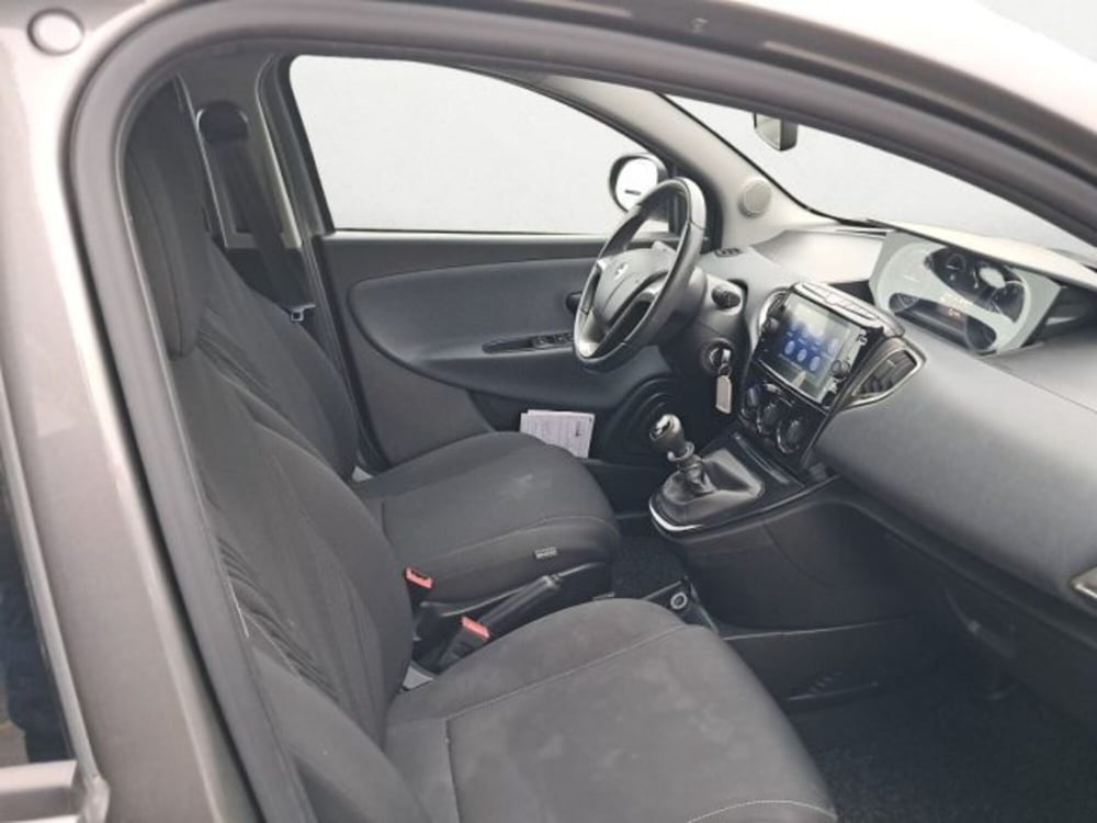 Lancia Ypsilon usata a Treviso (12)