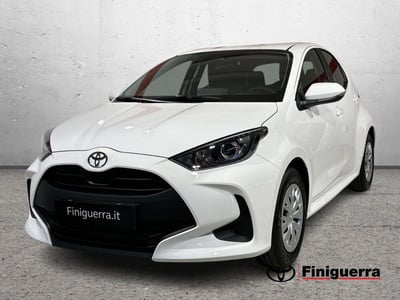 Toyota Yaris 1.5 Hybrid 5 porte Premiere nuova a Civate