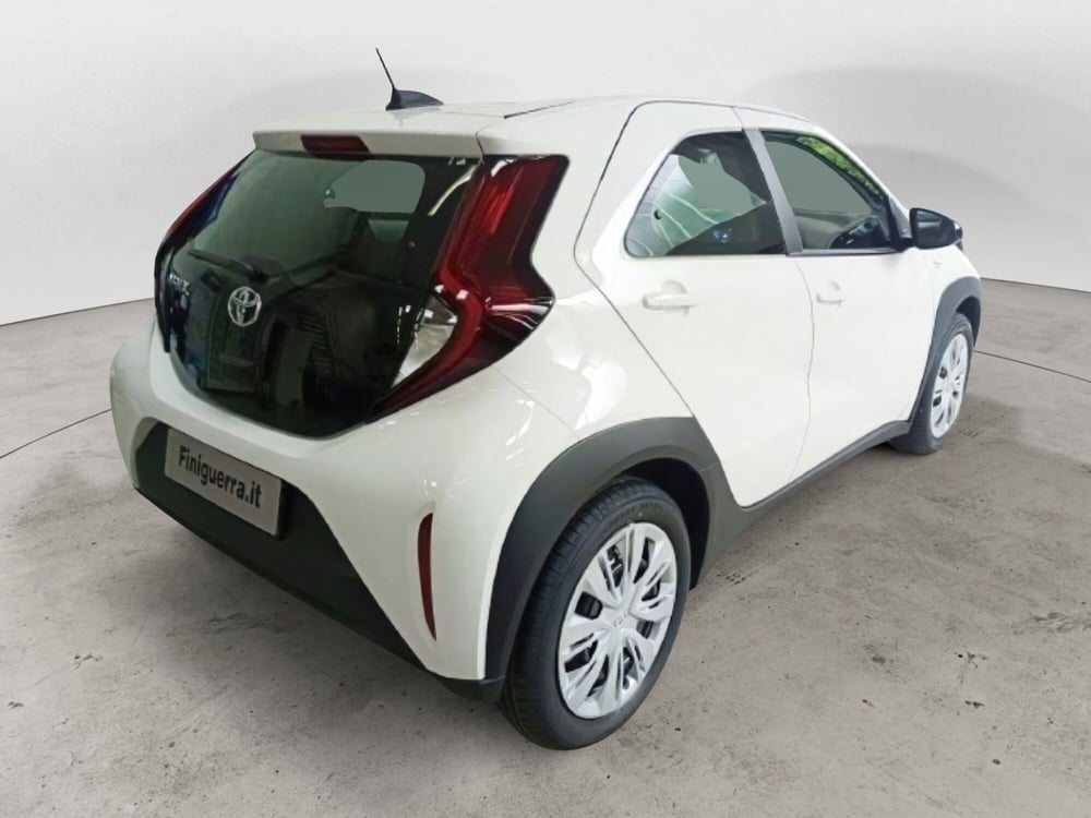 Toyota Aygo X nuova a Lecco (4)