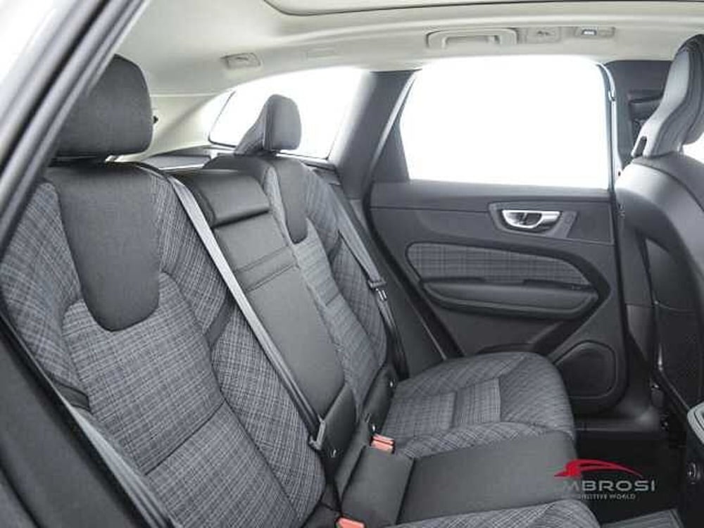 Volvo XC60 nuova a Viterbo (11)