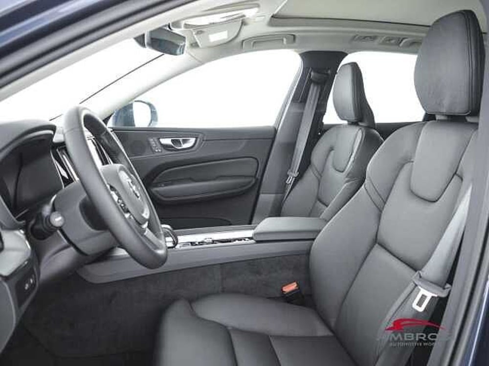 Volvo XC60 nuova a Viterbo (9)