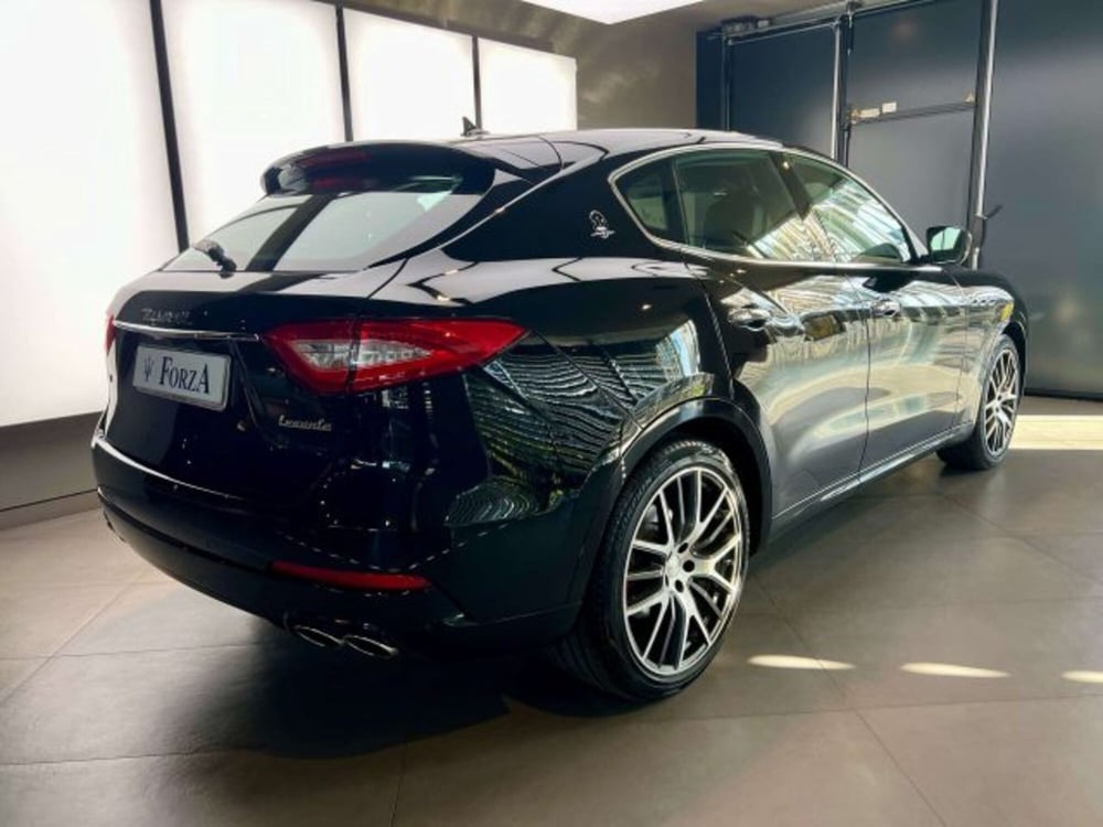 Maserati Levante usata a Torino (8)