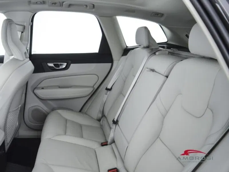 Volvo XC60 nuova a Perugia (4)