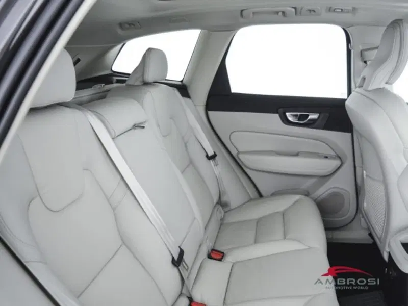 Volvo XC60 nuova a Perugia (5)