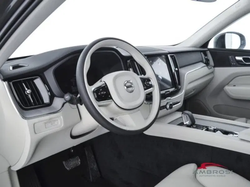 Volvo XC60 nuova a Perugia (2)