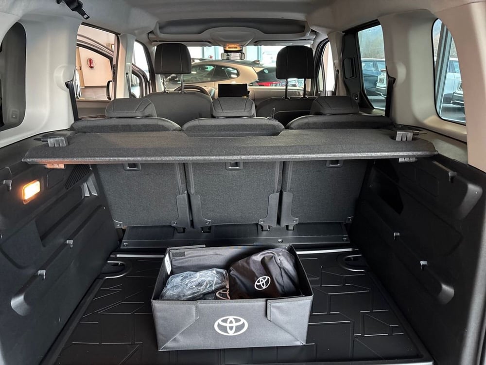 Toyota Proace City Verso nuova a Lecco (8)