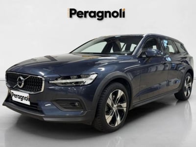 Volvo V60 Cross Country 2.0 b4 Core awd auto del 2022 usata a Firenze