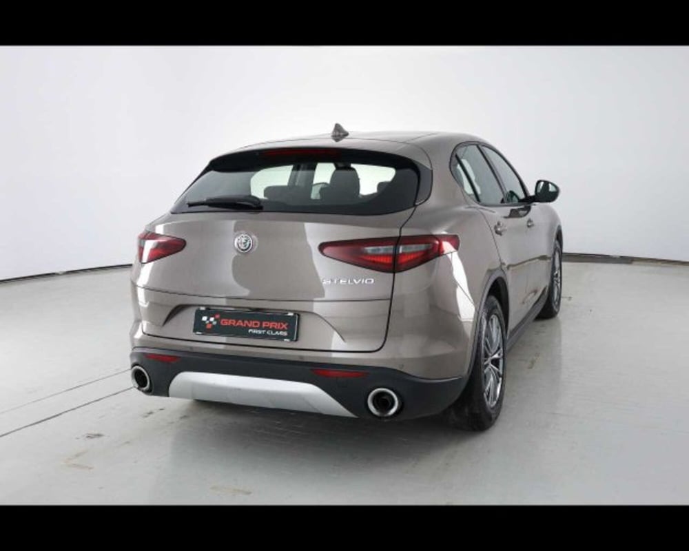 Alfa Romeo Stelvio usata a Bologna (6)