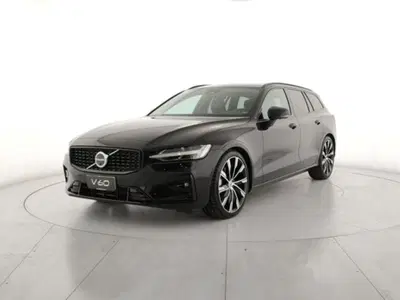 Volvo V60 B4 automatico Ultimate Dark nuova a Modena