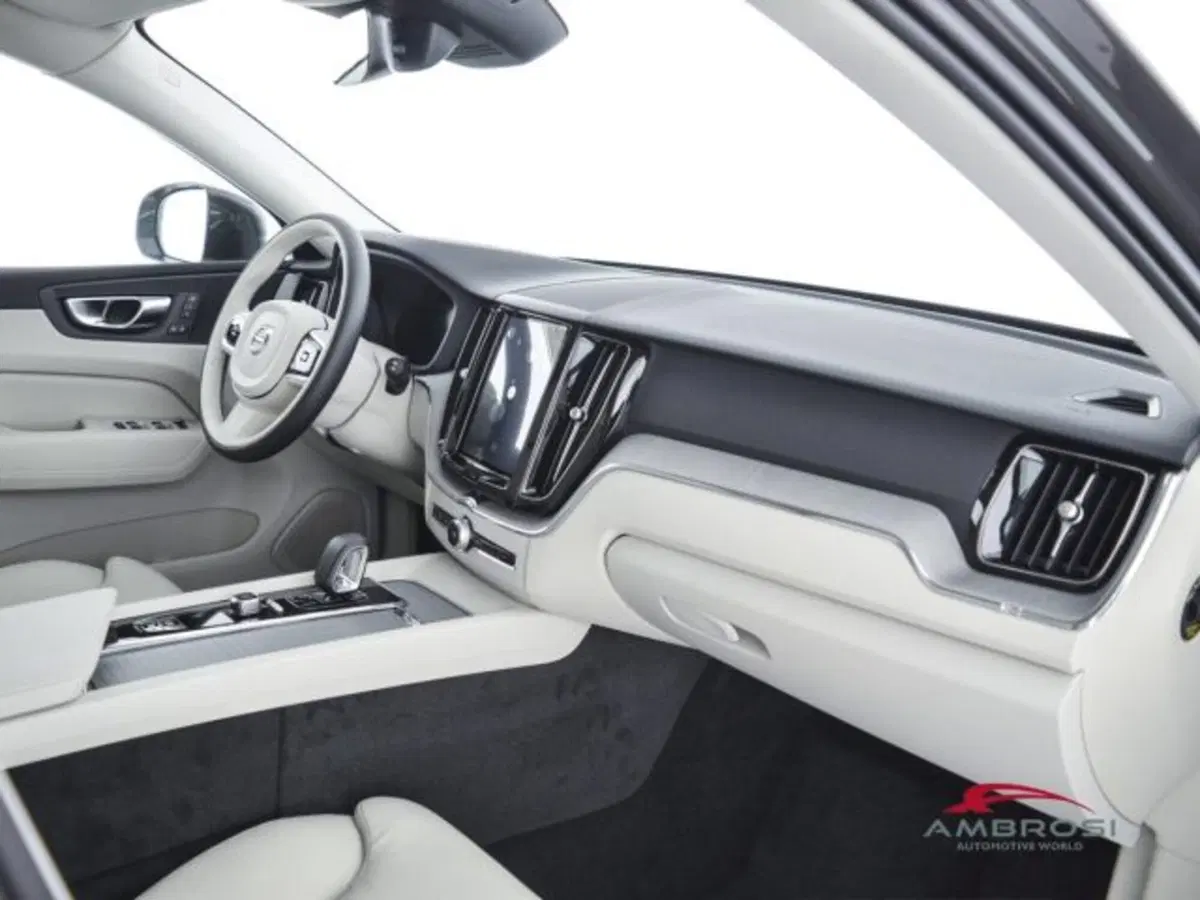 Volvo XC60 nuova a Perugia (6)