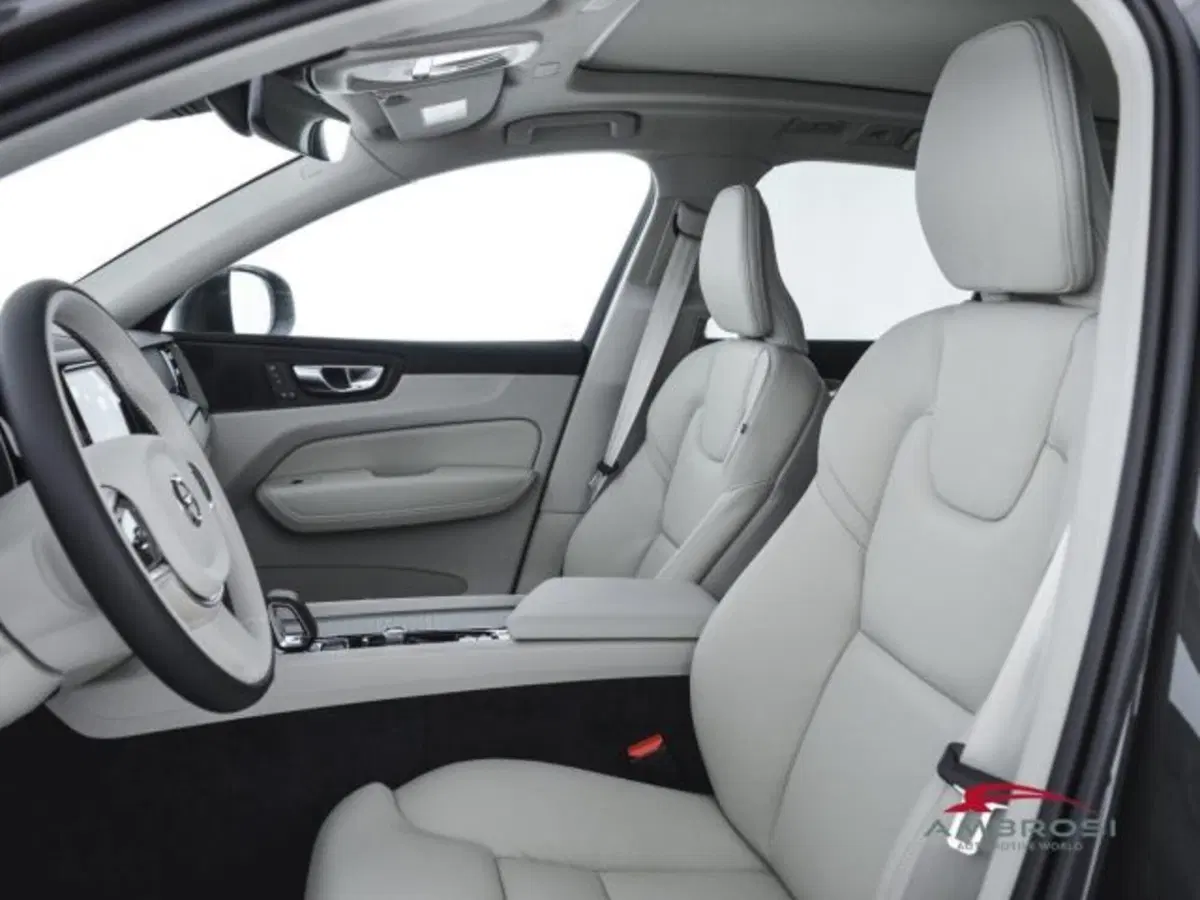 Volvo XC60 nuova a Perugia (3)