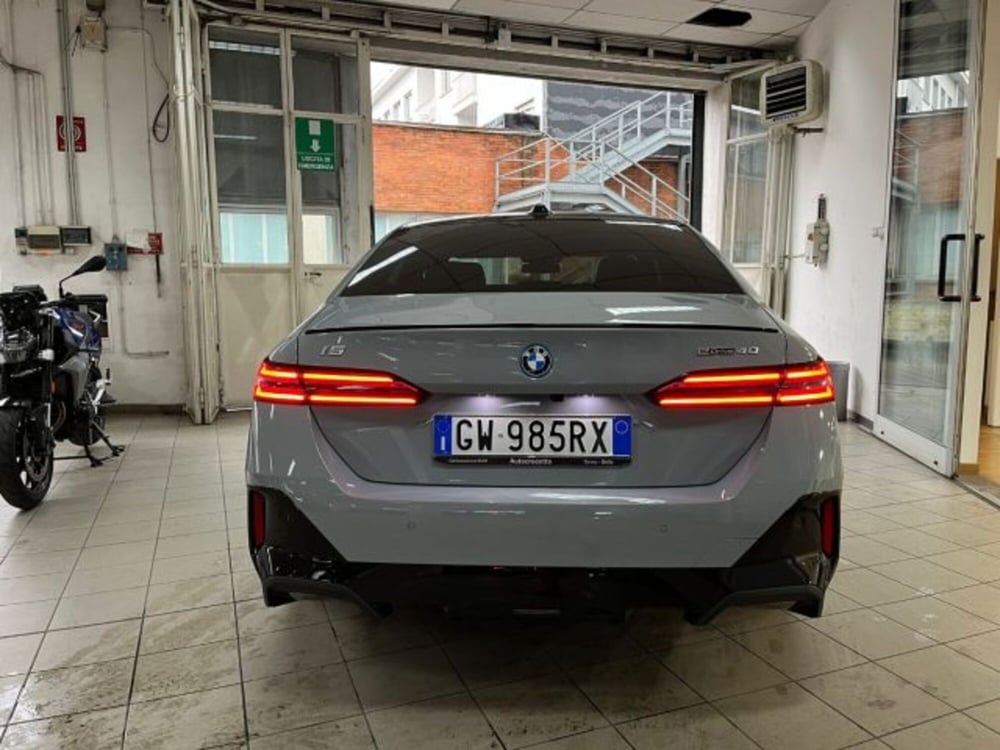 BMW i5 Touring nuova a Torino (15)