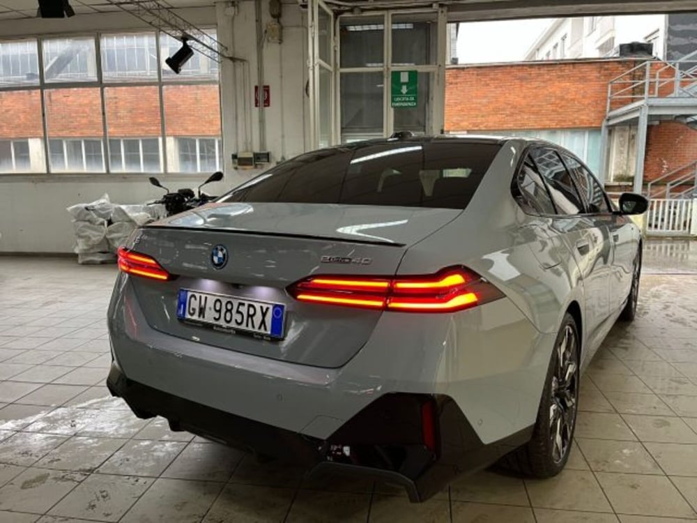 BMW i5 Touring nuova a Torino (16)