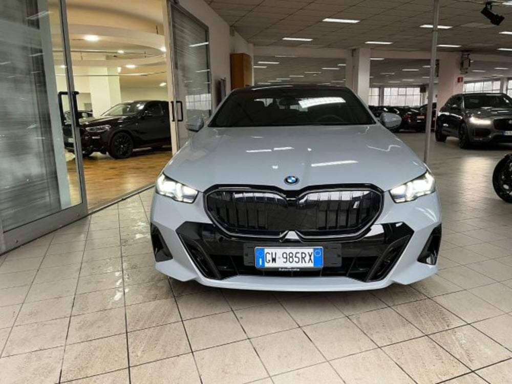 BMW i5 Touring nuova a Torino (2)