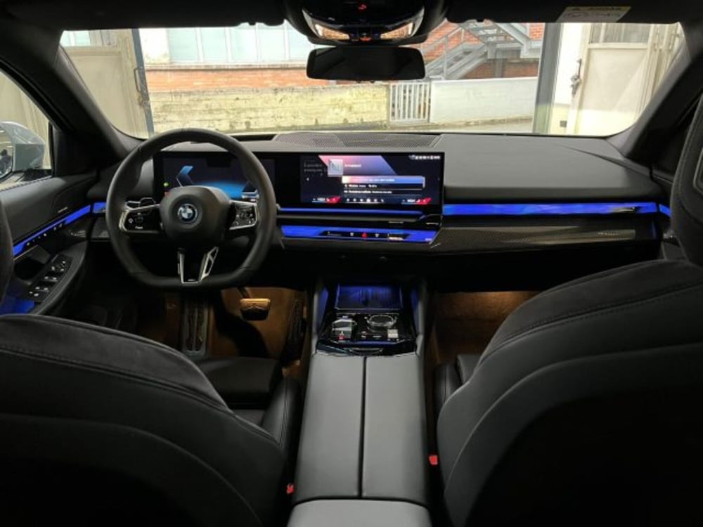 BMW i5 Touring nuova a Torino (5)