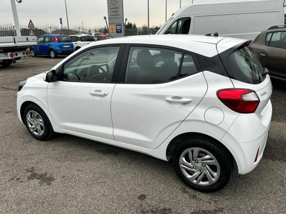 Hyundai i10 nuova a Milano (2)