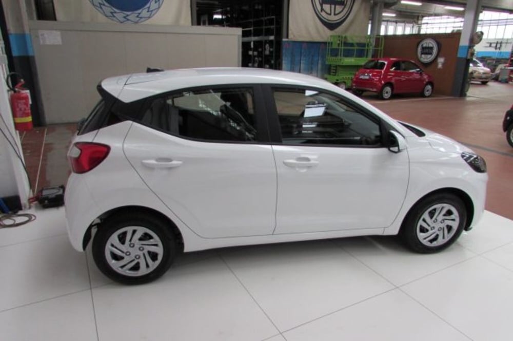 Hyundai i10 nuova a Milano (3)