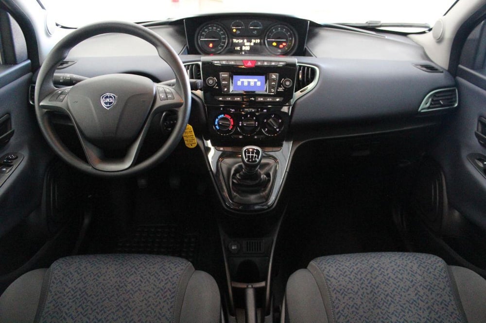 Lancia Ypsilon usata a Potenza (7)