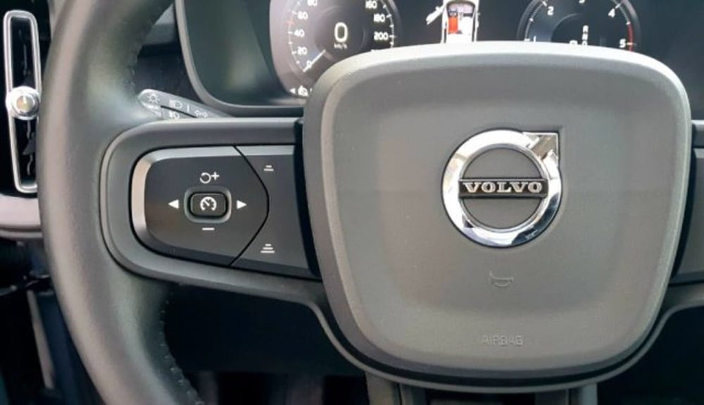 Volvo XC40 usata a Oristano (12)