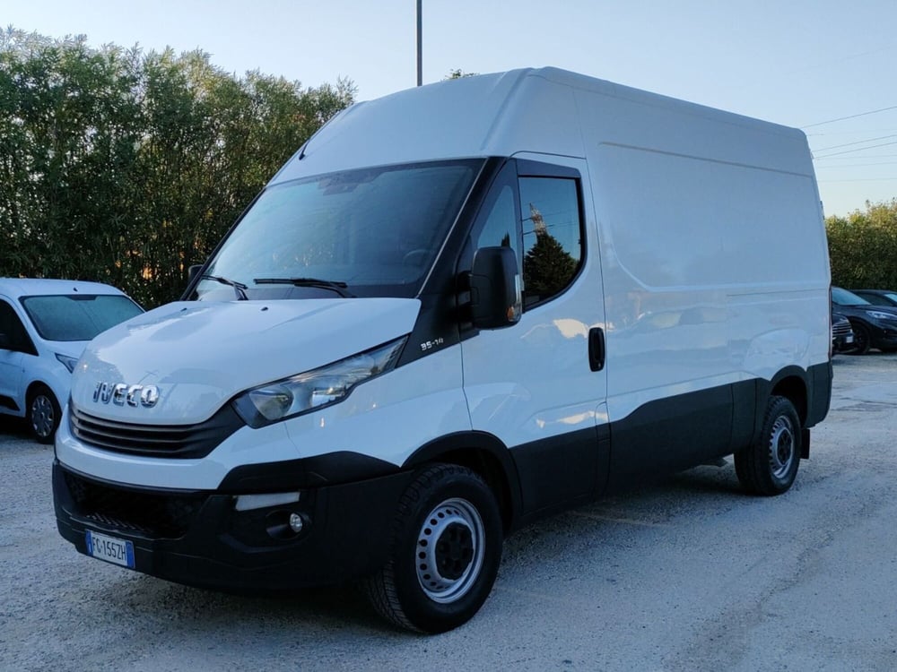 Iveco Daily Furgone usata a Roma