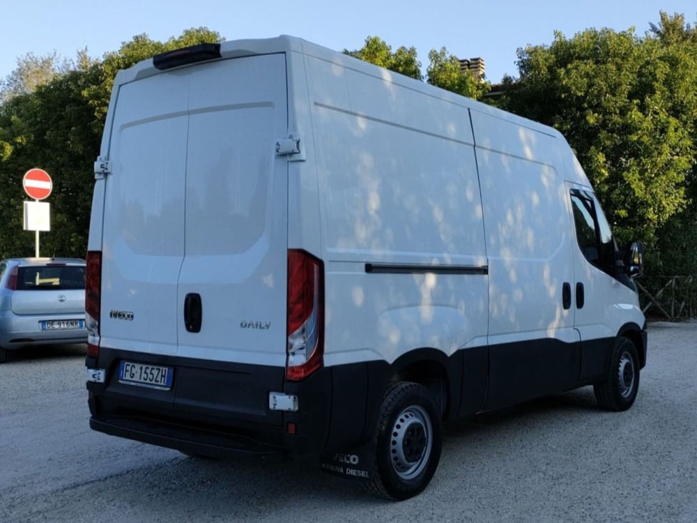 Iveco Daily Furgone usata a Roma (2)