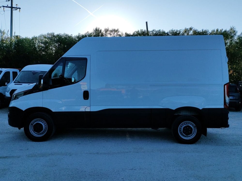 Iveco Daily Furgone usata a Roma (3)